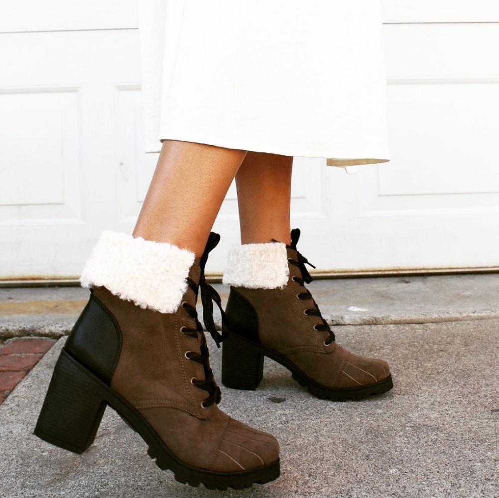 🆕️//Fall Favorite Collection// Khaki Sherpa Boot